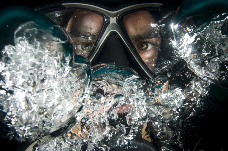 Een ademautomaat, snorkel en duikbril? Wat heb je nodig om onder water te kunnen ademen en zien?