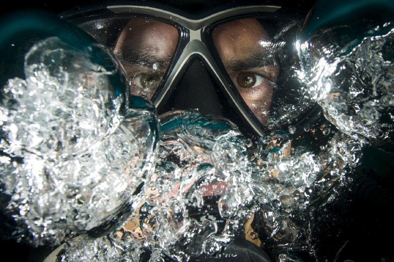 Een ademautomaat, snorkel en duikbril? Wat heb je nodig om onder water te kunnen ademen en zien?