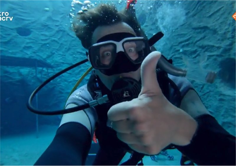 Zapp Klaas kan alles DiveWorld Enschede Selfie Hond